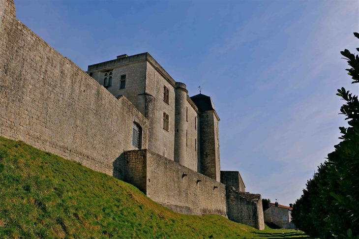 Le château - Villebois-Lavalette