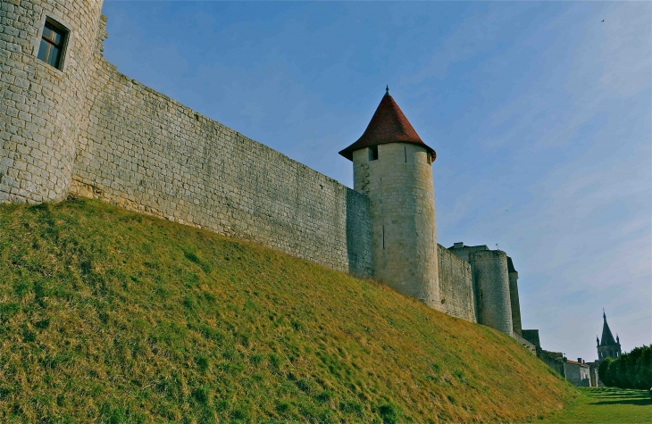 Le château - Villebois-Lavalette