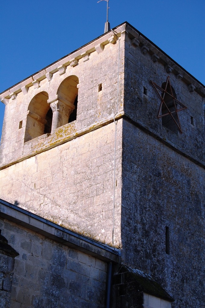 Le clocher de l'église St Pierre - Aiffres