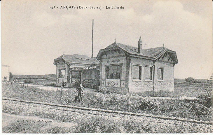 L'ancienne laiterie en carte postale - Arçais