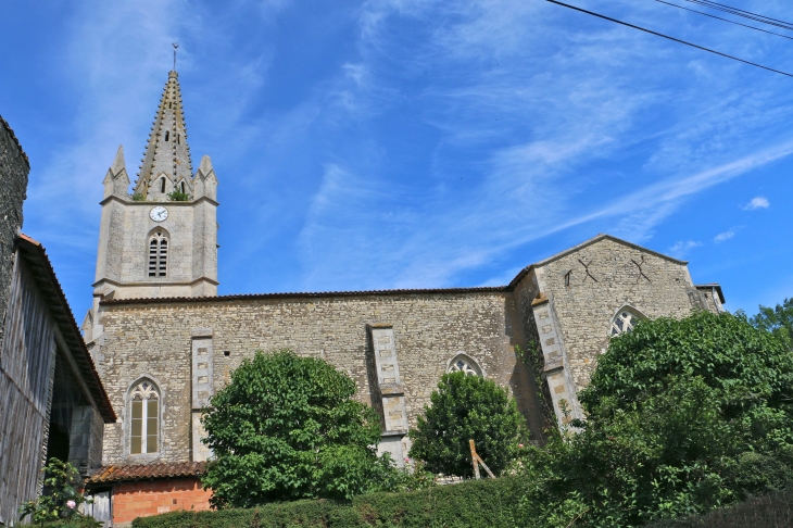 L'église Saint Cyr, moderne. - Arçais