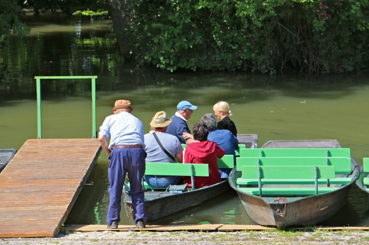 Embarquement du port. - Arçais