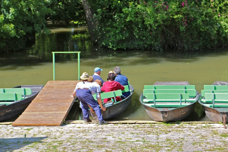 Embarquement du port. - Arçais