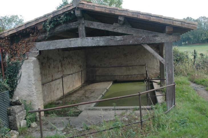 Lavoir de la Cour d' Augé