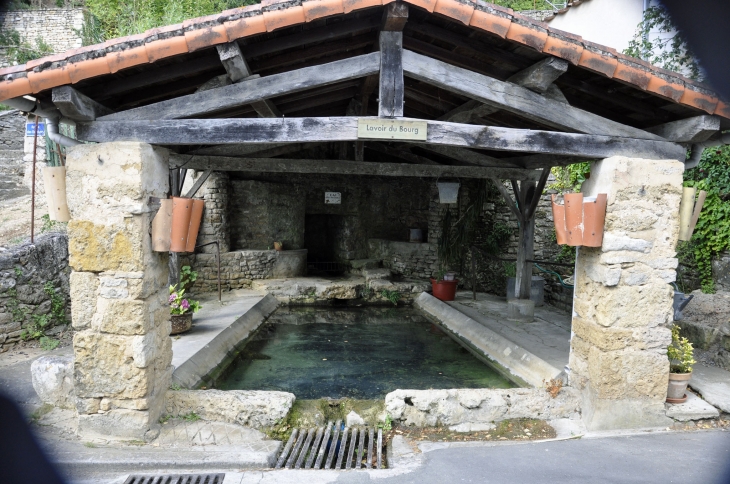 LE LAVOIR - Augé