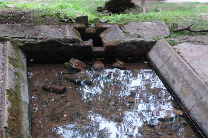 Lavoir de Coutard - Azay-le-Brûlé