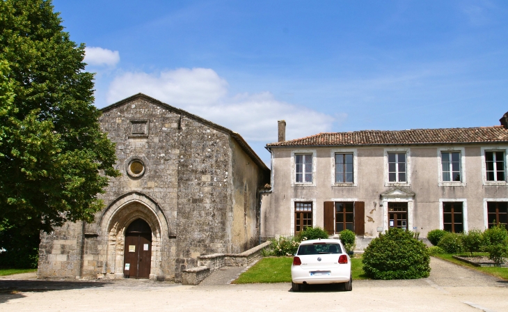 Maison du protestantisme poitevin dans une ancienne église du XIIe et un temple du XXe. - Beaussais