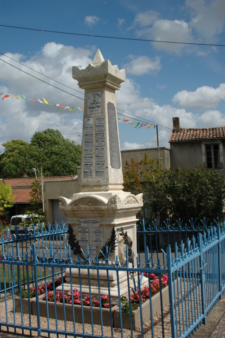 Monuments aux Morts pour la France - Béceleuf