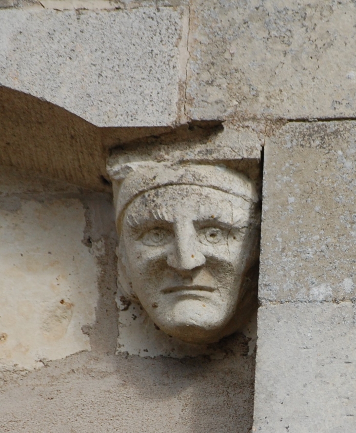 Modillons sur l'église St Marcel belle romane du 11 éme siècle - Béceleuf