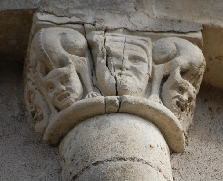 Chapiteau-de-l-eglise-st-marcel - Béceleuf