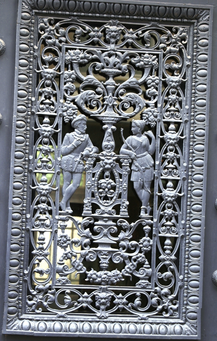 Détail de la porte de l'ex hotel Dauphin  - Bressuire