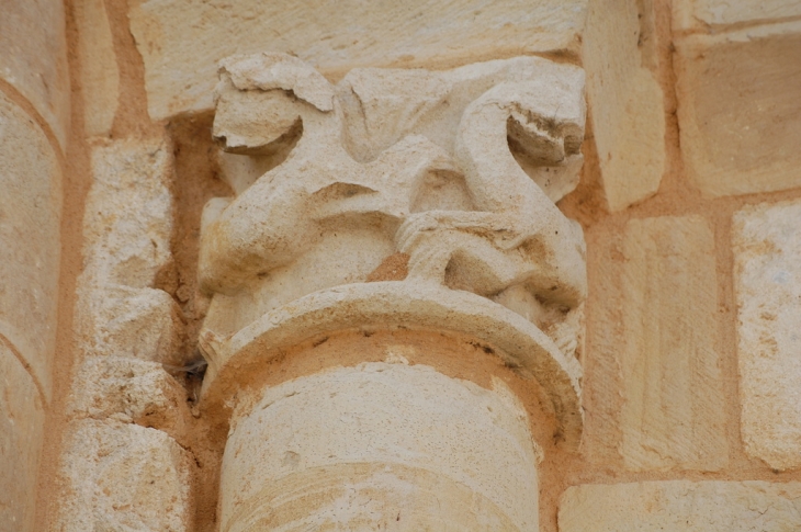 Un des quarante chapiteaux de l'Eglise - Caunay