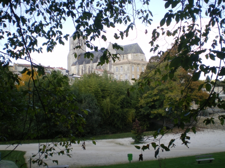 Abbatiale  de celles sur belle - Celles-sur-Belle