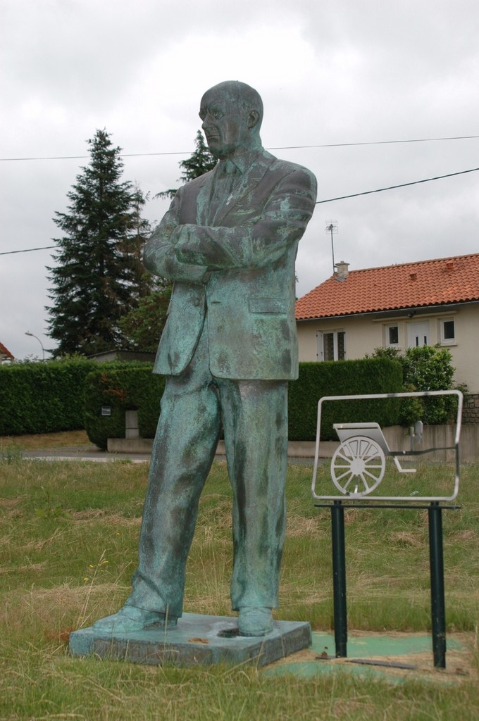 Statue du fondateur de l'entreprise Mr Heuliez - Cerizay