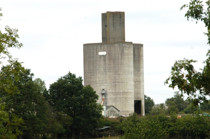 Silos - Champdeniers-Saint-Denis