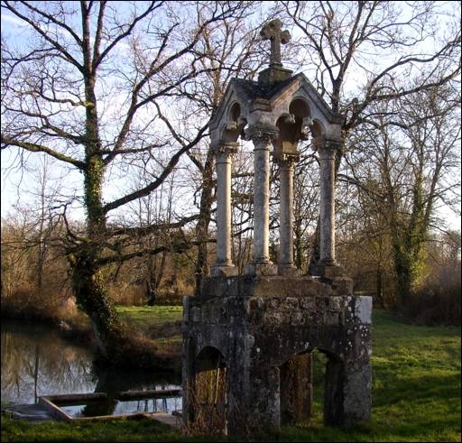 Fontaine St Giraud - Chantecorps