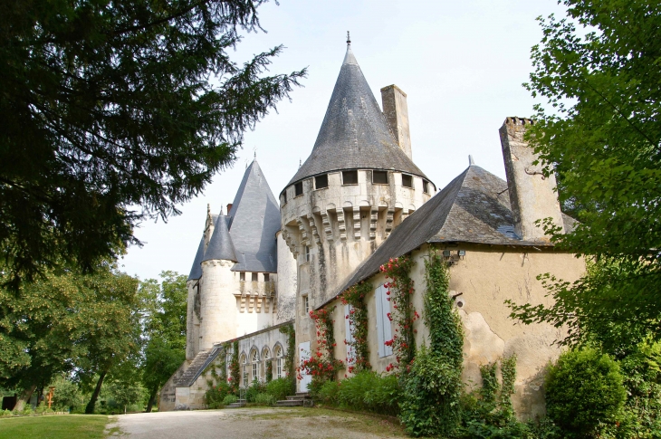 Le château de Javarzay du XVIe siècle. - Chef-Boutonne