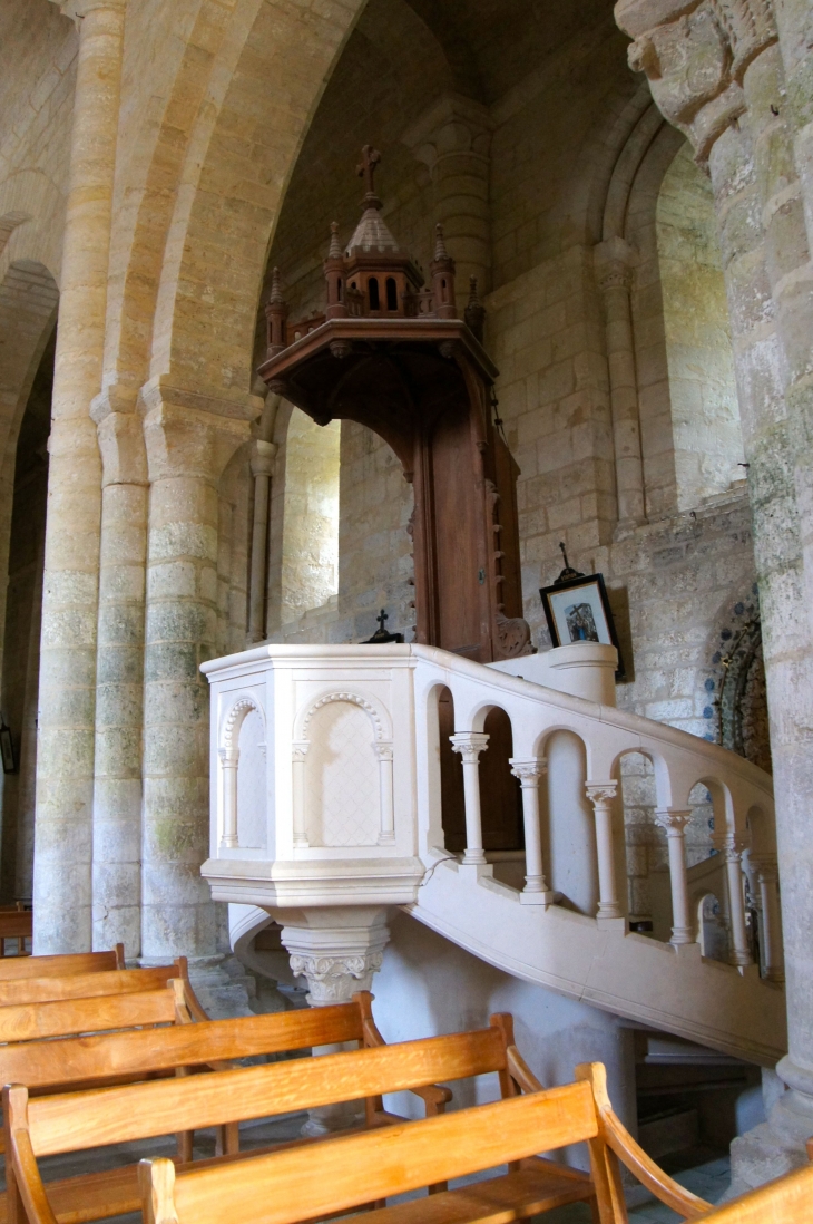 Eglise Saint Chartier : la chaire. - Chef-Boutonne