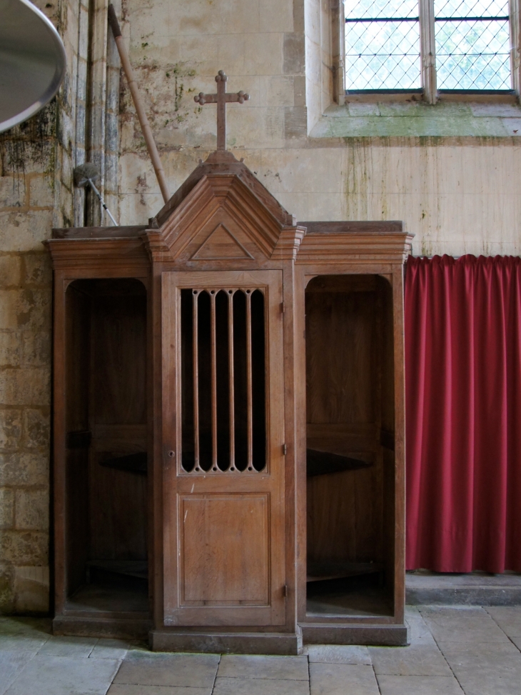 Eglise Saint Chartier : le confessional. - Chef-Boutonne