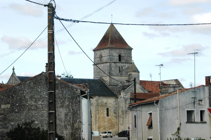 Eglise ST CAHRTIER  romane du XI éme siècle - Chef-Boutonne