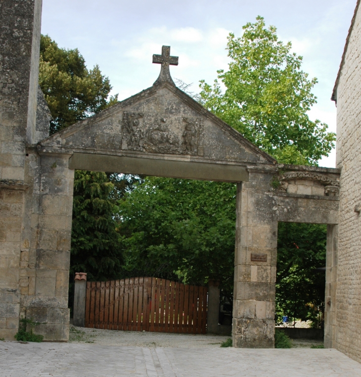 Arche de l'ancien prieuré disparu  - Chef-Boutonne