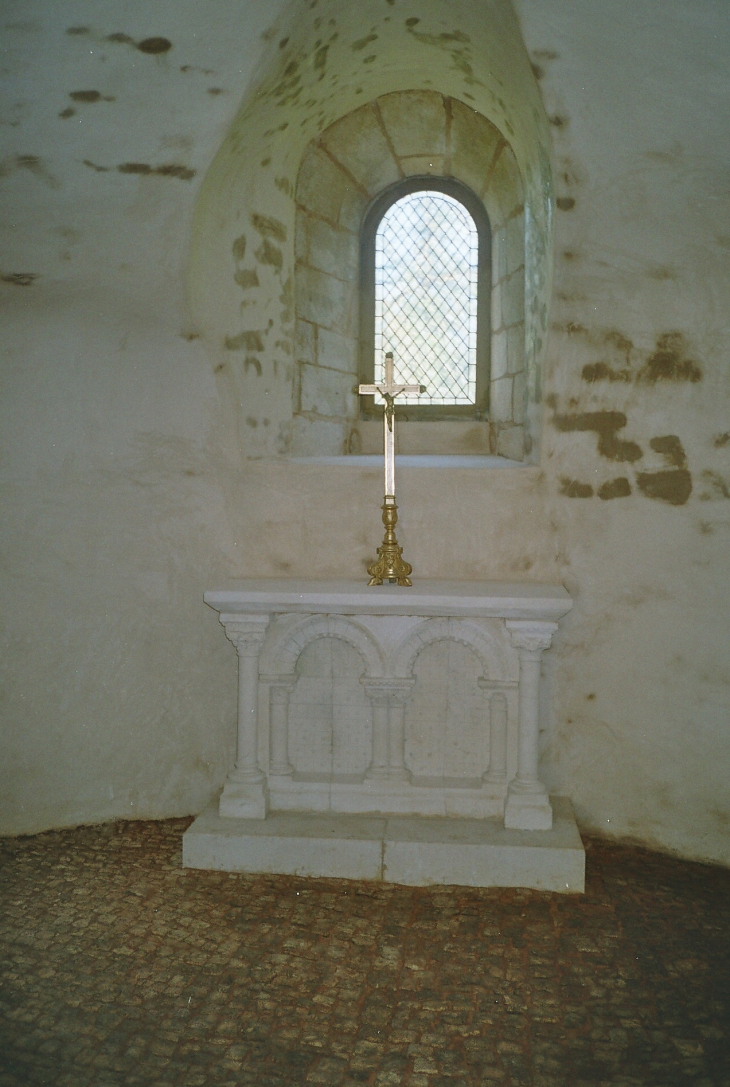 Intérieur du Pigeonnier chapelle Chateau de Brieuil - Chenay