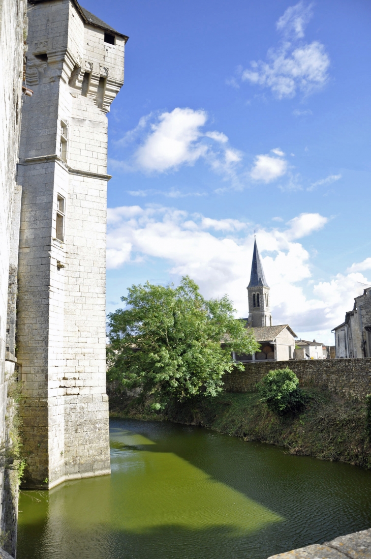 LE CHATEAU DE CHERVEUX