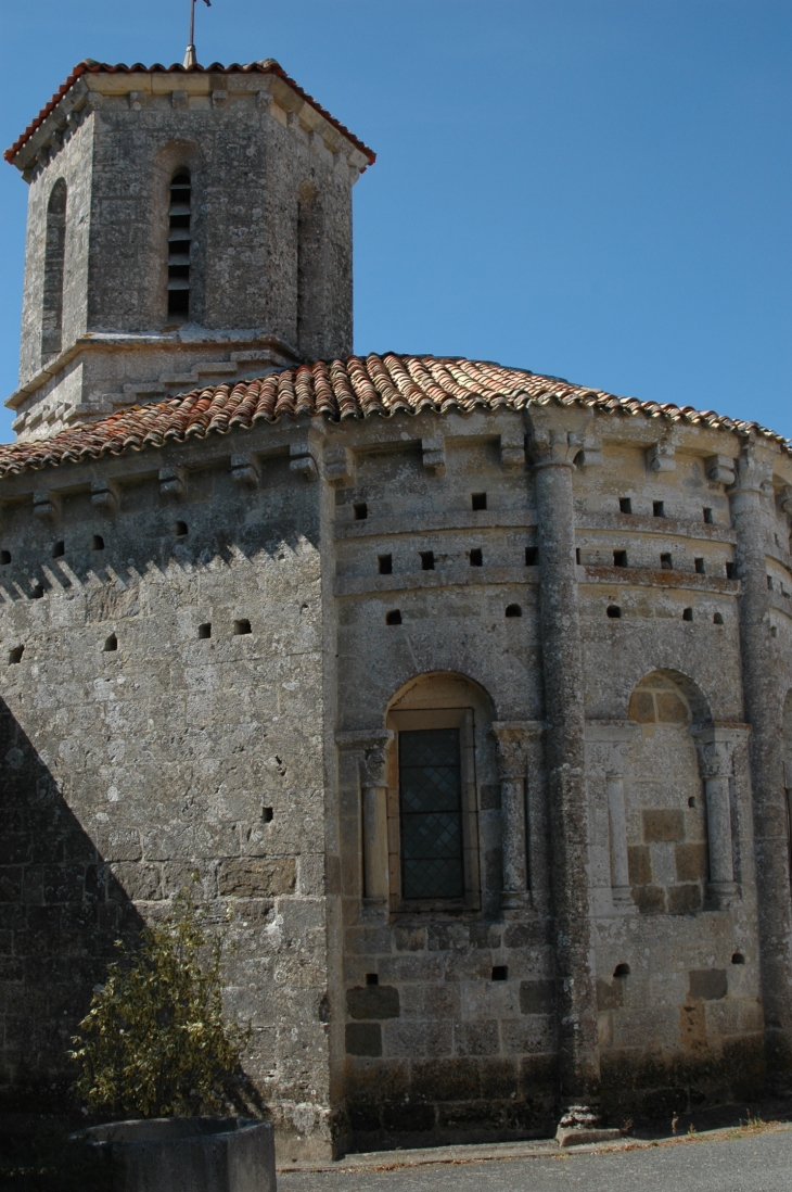 Eglise  ND romane du 12 èle siècle  - Clavé