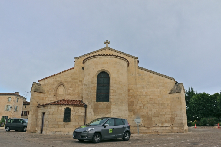 Le chevet de l'église Sainte Trinité. - Coulon