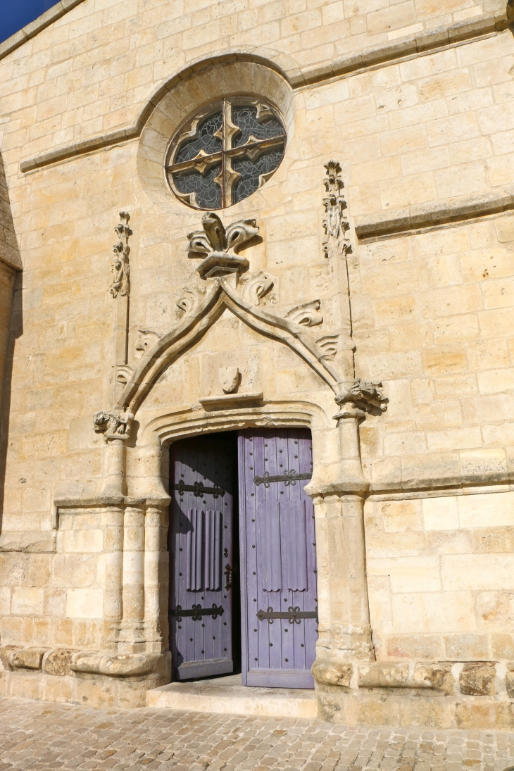 Le portail de l'église de la Sainte Trinité. - Coulon