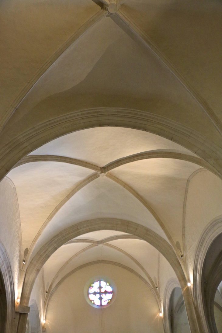 Le plafond de la nef de l'église de la Sainte Trinité. - Coulon