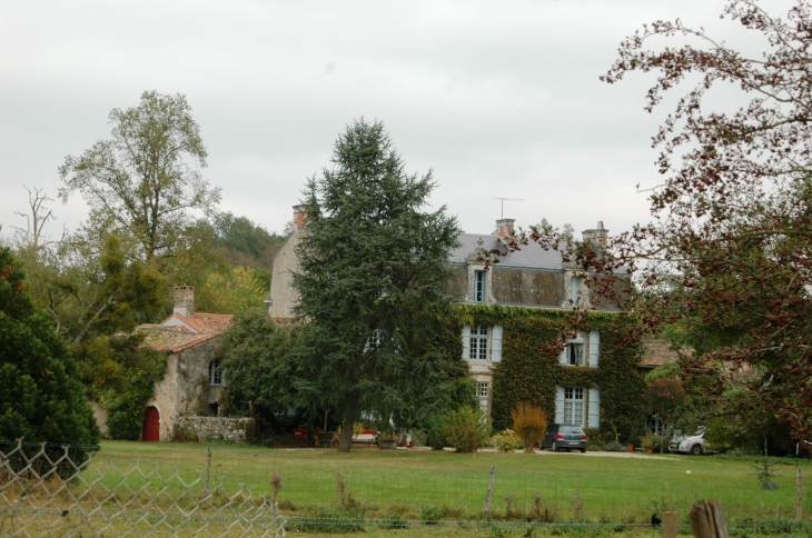 Très beau logis, propriété privée  - Coulonges-sur-l'Autize