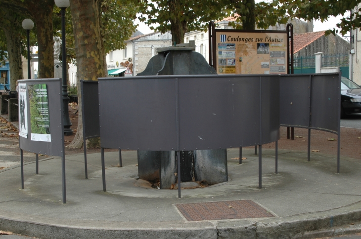 Les vespasiennes place du chateau  - Coulonges-sur-l'Autize