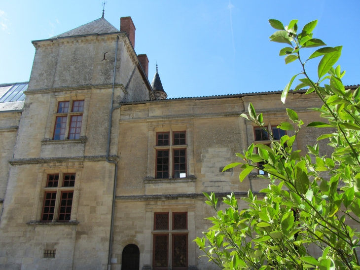 Château côté parc - Coulonges-sur-l'Autize