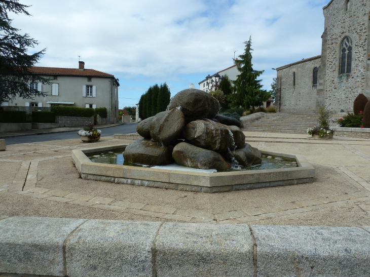 Jeu d'eau place de l'église  - Courlay