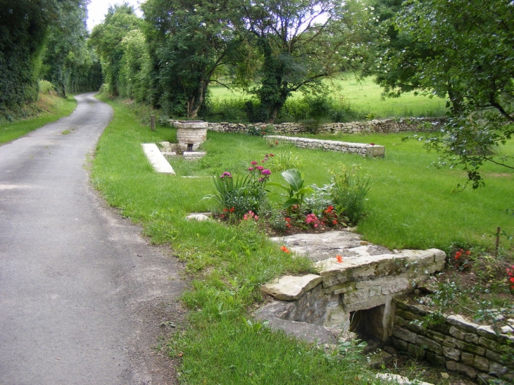 Lavoir individuel de Crézières