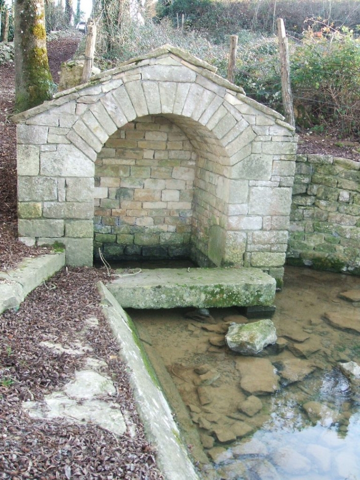 Fontaine du THUET a BAGNAULT - Exoudun