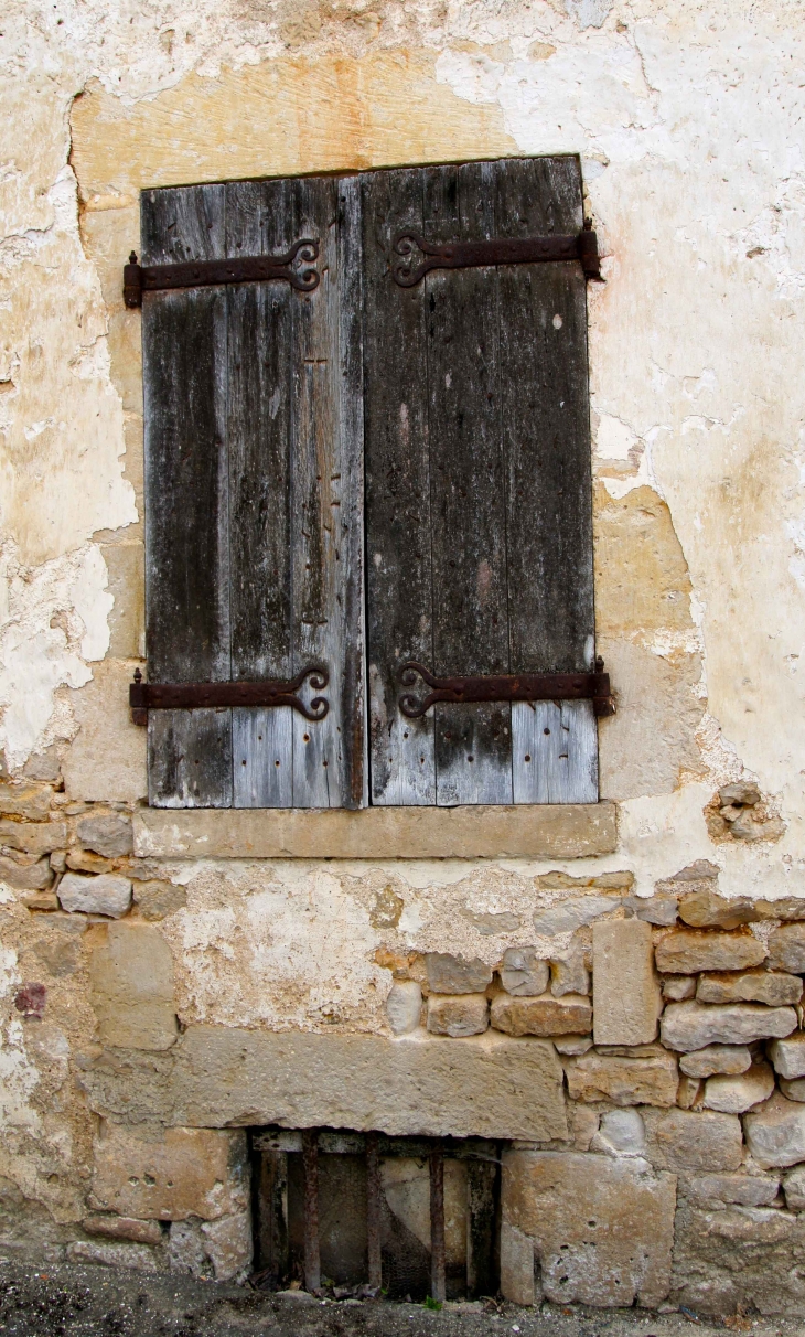 Pentures anciennes. - Exoudun