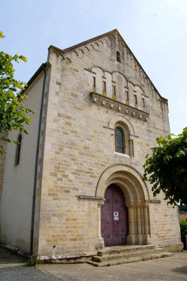 Façade occidentale de l'église saint Edouard XIXe siècle. - Exoudun