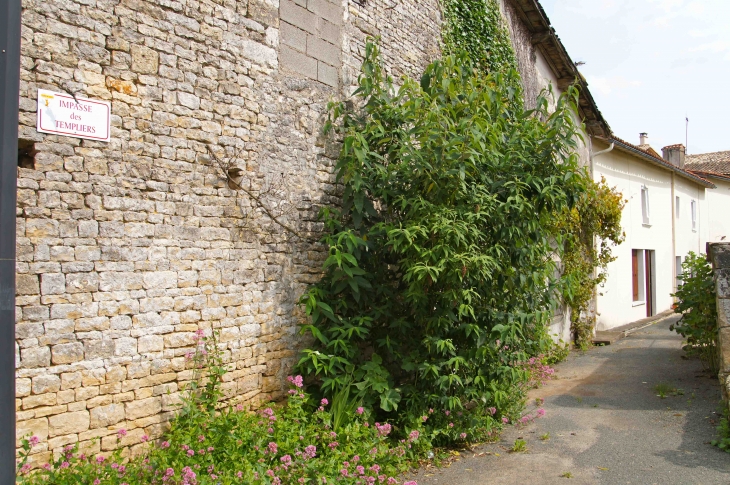 Impasse des Templiers à Bagnault. - Exoudun