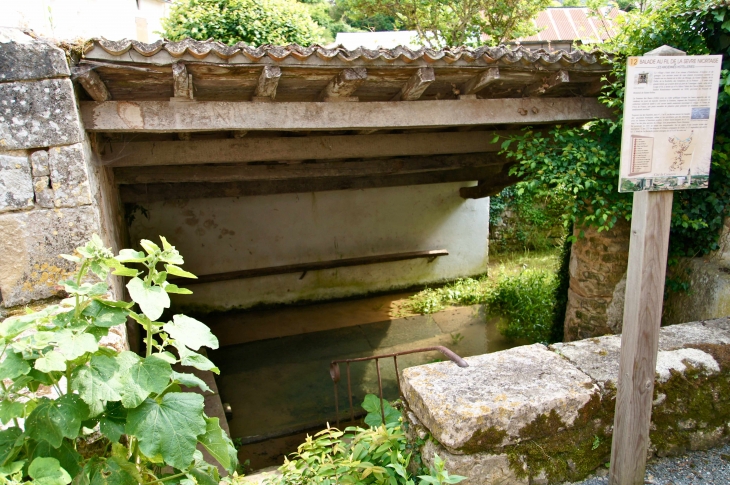 Les anciennes hotelleries à Bagnault. - Exoudun