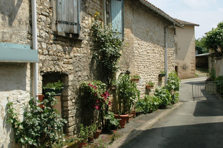 Ruelle à Exoudun