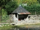 Petit lavoir privé qui comme les autres longent la Sèvre