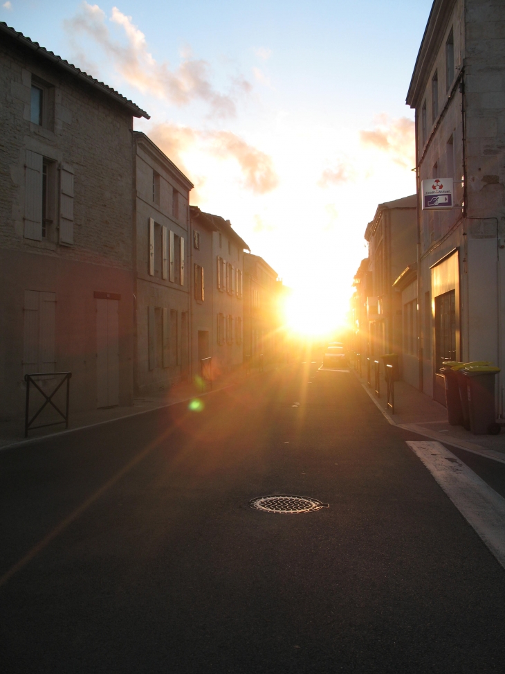 Coucher soleil rue Giannesini FRR - Frontenay-Rohan-Rohan