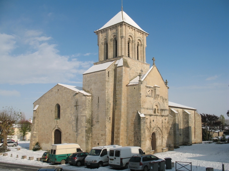 L'église sous la neige par Monique Bertrand - Frontenay-Rohan-Rohan