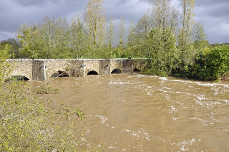 LE PONT ROMAN  GOURGE - Gourgé