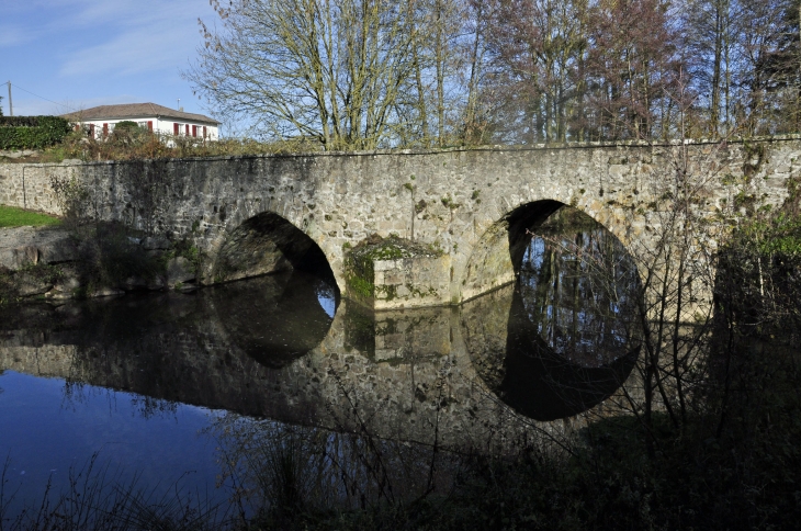 LE PONT ROMAN GOURGE - Gourgé