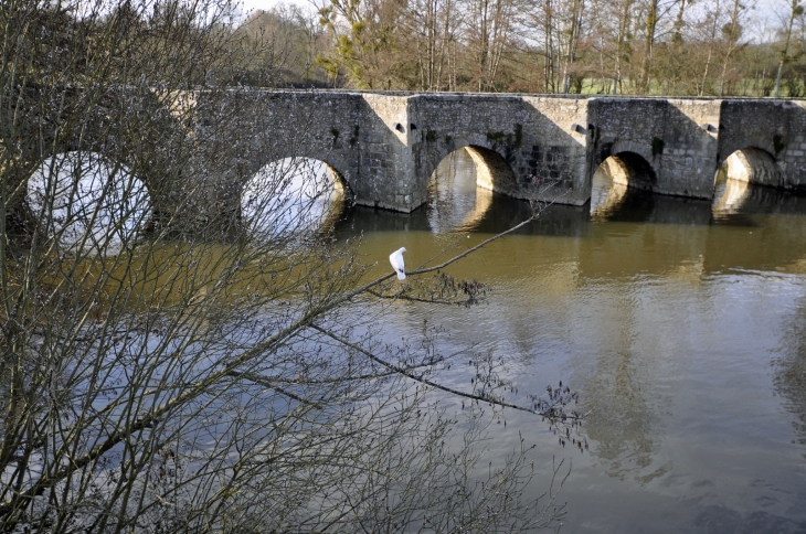 LE PONT ROMAN GOURGE - Gourgé