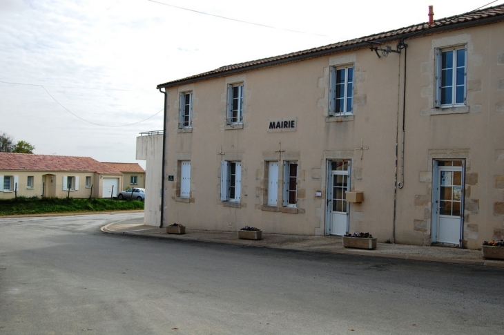 La Mairie - La Chapelle-Bâton