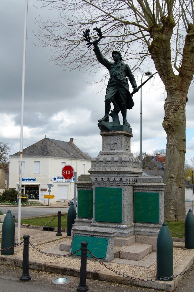 Monuments aux Morts pour la France - La Chapelle-Saint-Laurent